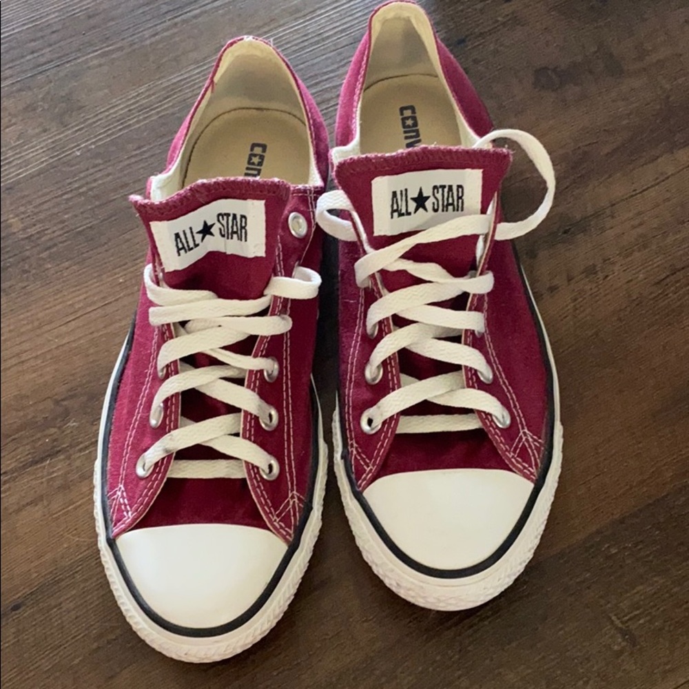 Maroon converse great used condition